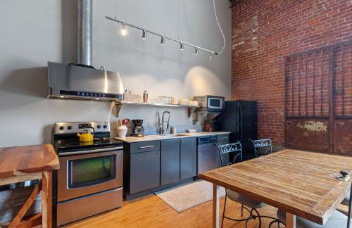 Industrial Modern Loft in Downtown Lafayette - Foto 12