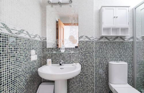 Casa Grande con Piscina Barbacoa cerca de la Playa con Aire Acondicionado Centralizado - Photo 28