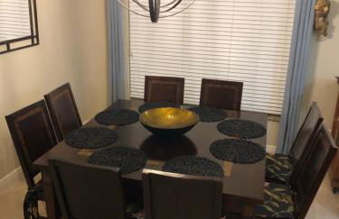 Tiki Paradise House & pool - 10 min to Beach! - Foto 16