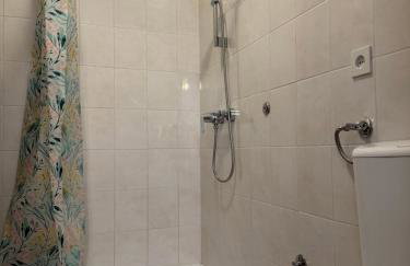 Private studio apartment with a garden and a terrace - Photo 19