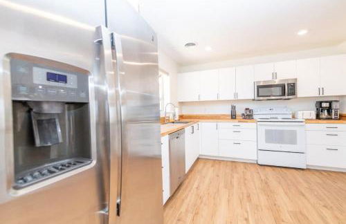 Newly Remodeled Family Friendly Home - Foto 16