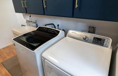 Mid-Mod Hilltop Retreat Views & Local Wildlife - Foto 29