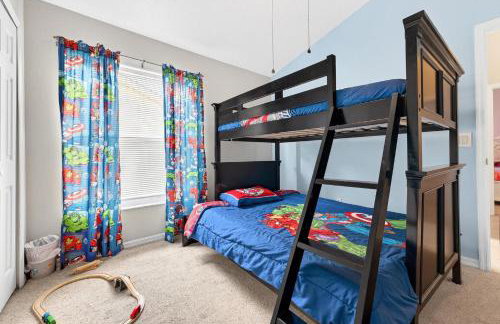 Entire Disney Retreat Home minutes from Disney, Shopping, and Restaurants 4br,2ba,7beds sleeps 10 - Foto 3