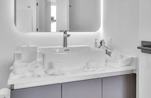 Stylish Studio and Den Across from Bayside Miami - Foto 10