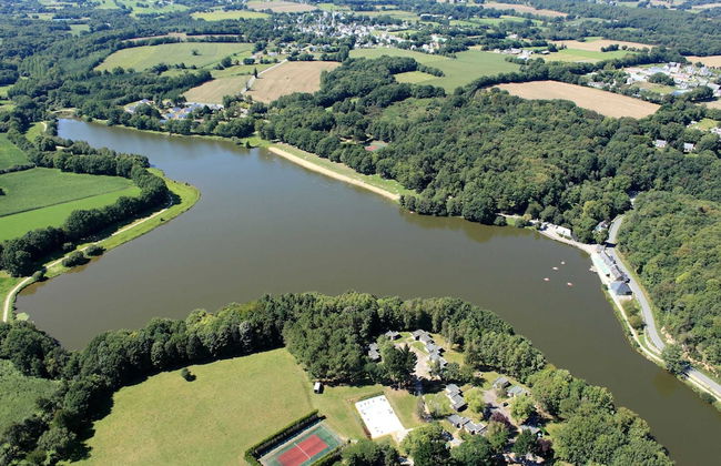 Modernly Furnished Cottage With Beautiful Terrace by a Lake - Foto 47