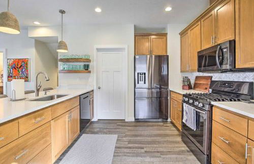 The Moby House Coastal Retreat with Ocean Views & Hot Tub - Foto 11