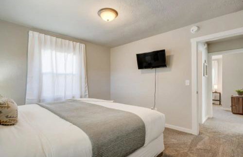 Newly Built 3BD Retreat w Mtn Views & Game Room - Foto 24