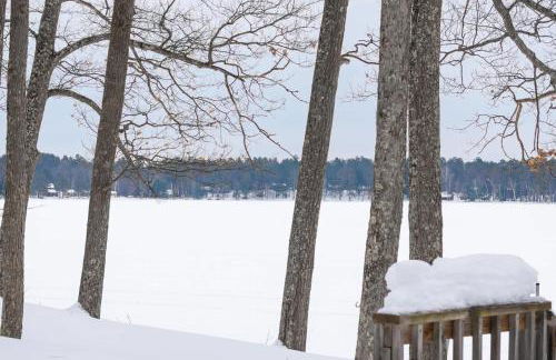 Bayview Cottage 3BR Fireplace Lakefront - Photo 25