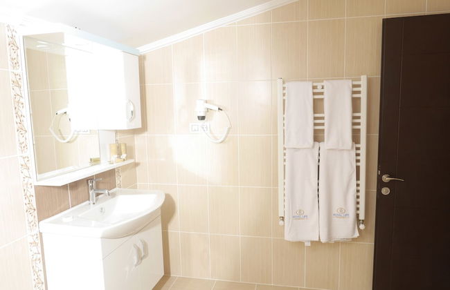 Royal Life Residence - Photo 28