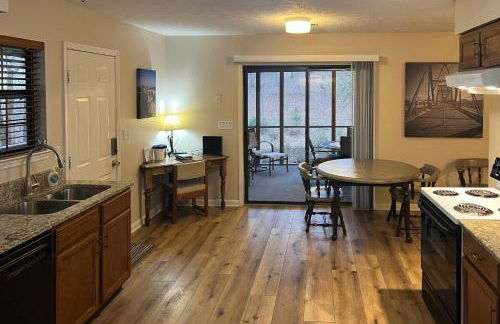 Creekfront Cabin Near Chattanooga with Hot Tub! - Foto 7