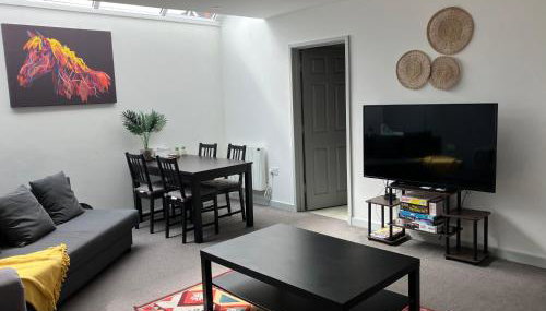 Lancing Apartments - Spacious 2 Bed - Sleeps 6 - Burnham Village - Foto 3