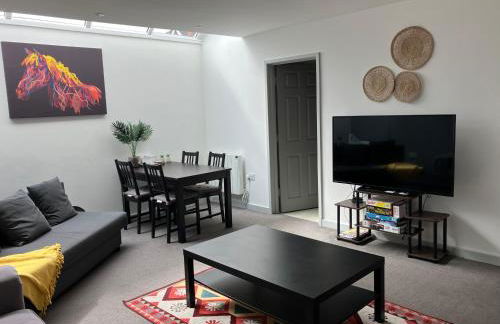 Lancing Apartments - Spacious 2 Bed - Sleeps 6 - Burnham Village - Foto 3