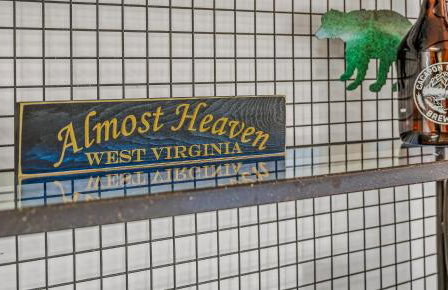 Almost Heaven - Grill, 2 King Beds, Wifi, Deck, Pool Access, Hiking, Wood Stove, Family Friendly - Foto 4