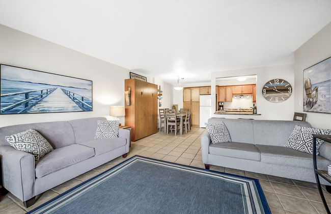 Spacious Lakefront Condo w Amazing View - Photo 9