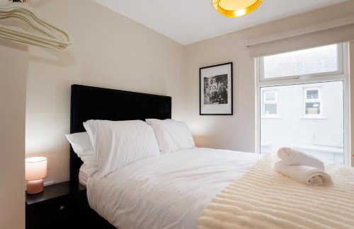 111 By Mayfair - Luxurious 12 Bedroom House, Portrush - Foto 43