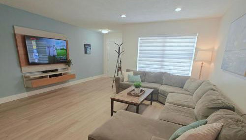 Spacious Upadated 2 King Beds Pets Welcome With Large Private and Fenced Yard Minutes to Beaches - Foto 2