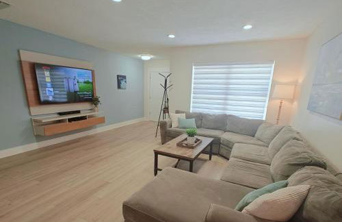 Spacious Upadated 2 King Beds Pets Welcome With Large Private and Fenced Yard Minutes to Beaches - Foto 2