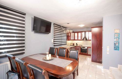 Dana's Luxury Maisonette - Photo 36