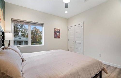 Spring at The Golden Goose including King Bed, Parking, Security and Laundry - Foto 9