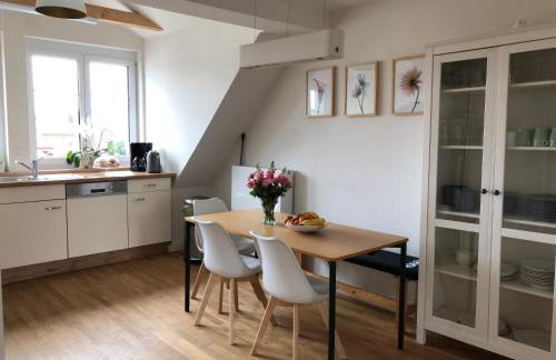 Schöne Altbauwohnung mit großer Dachterrasse für bis zu 8 Personen - Foto 6