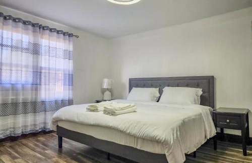 Spacious 3BR Niagara Falls Home with King Bed & Parking 18 Blocks from the Falls - Foto 23