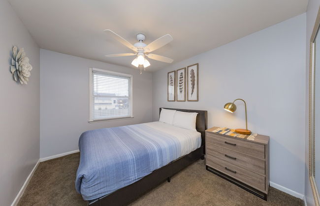 Savor the Homey Vibe at a Chilled Nest Five Min Downtown - Foto 9