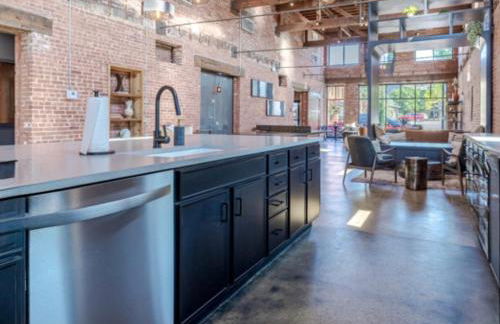 Luxury Apartment in Bricktown Riverwalk - Photo 22