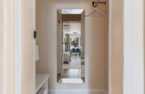 King Studio Apartment with Garden and Parking - Foto 19