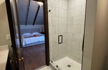 Upscale Industrial Penthouse - Foto 28