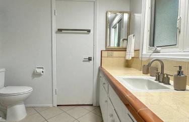 6BR Pool Escape for Friends and Family - LOU1 - BUR - Foto 25