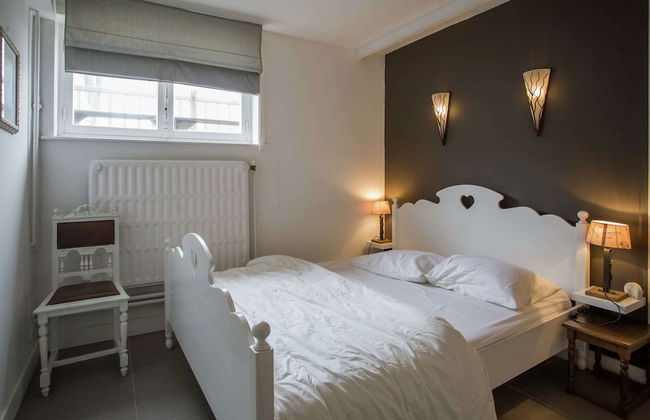 Beautiful Villa Near the Sea - Photo 26