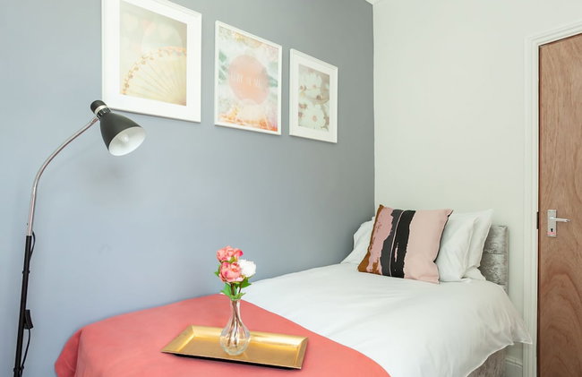 Cosy Home Near Station, Parking, Netflix, Sleeps 5 - Foto 14