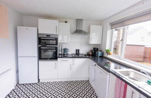 Spacious Home 10 mins to Airport & Braehead - Pass the Keys - Foto 14