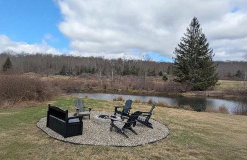 Chic Renovated Chalet with Private Pond - Photo 24