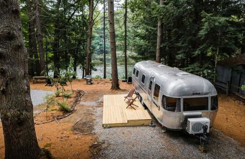Waterfront, Pet Friendly Airstream near Lake George in the Adirondack, New York - Foto 7