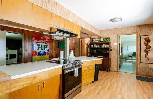 All the Waters Retro Home on Lake Michigan- Your Own PRIVATE BEACH - Foto 6