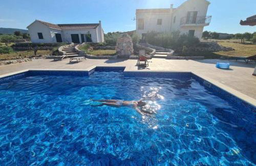 Villa Luisa Pucisca - 2 Häuser, 6 Schlafzimmer Insel Brac - Pool, Grill, Kamin, Tischtennis, Boccia - Foto 7