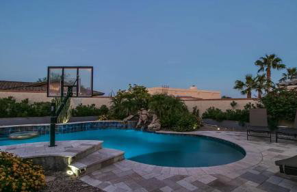 Spectacular Hilltop Home W/resort Like Backyard! - Foto 130