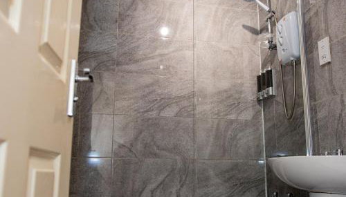 2bed Flat with private parking - Foto 3