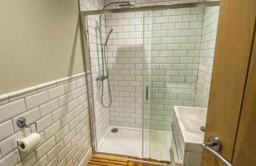 4Bed Lodge Sleeps8-Pet Friendly-Hot Tub-Log Burner - Foto 2