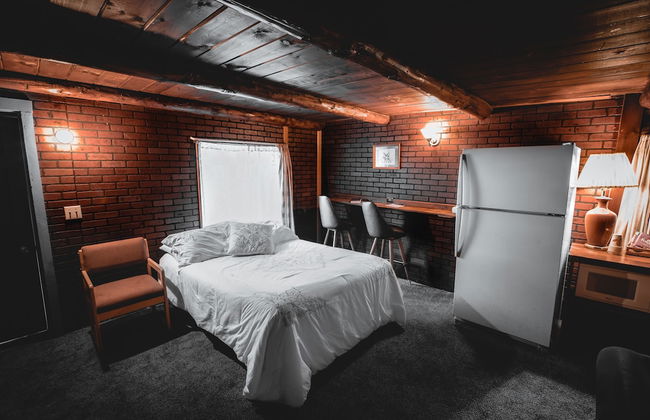 Gateway Inn - Photo 10