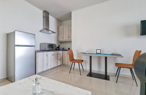 Epipleon Luxury Suites -105- Δωμάτιο 35τμ με βεράντα 35τμ μπροστά στη θάλασσα - Foto 3