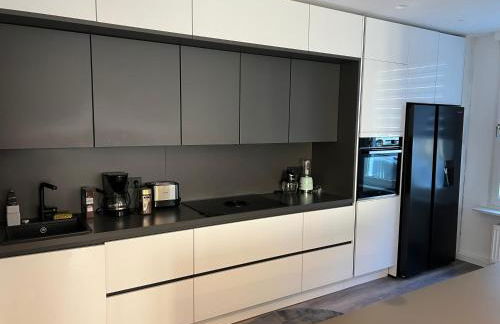 Trier-Ferienwohnung mit 2 Schlafzimmern, 2 Bäder, moderne Küche, 2 Badezimmer, Laube- zentral in Trier - Foto 7