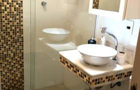 Refúgio Familiar na Enseada Guarujá Condominio Vinä Del Mar AC e Wifi - Foto 17