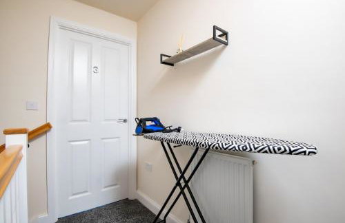 Luxury 5BDR with City Access, Free Parking and Wi-Fi - Photo 34