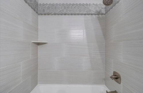 Lake Vibes - Pet Friendly Lakefront Condo! - Photo 24