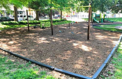 Celebrate the Season in a Trendy STL Loft 4D - Foto 17