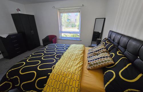 Lovely 3 Bed Ground Floor Apartment Near QE Hospital Harborne Birmingham New - Photo 8