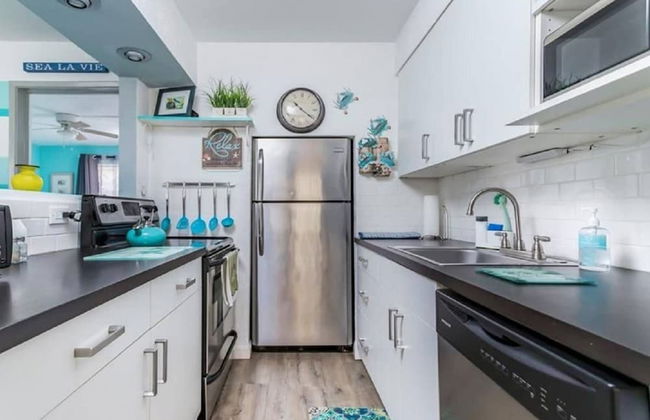 Mid Mari - Gorgeous Nautical Condo Near Beach, Shops & Restaurants- Condo 105 - Foto 13