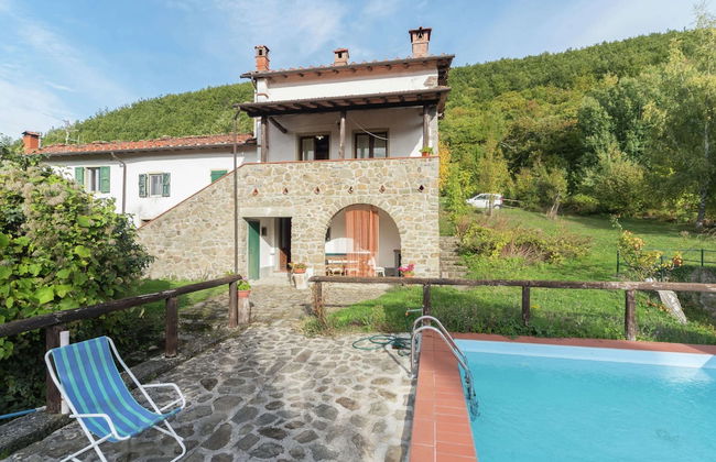 Rustic Chalet With Pool - Photo 16